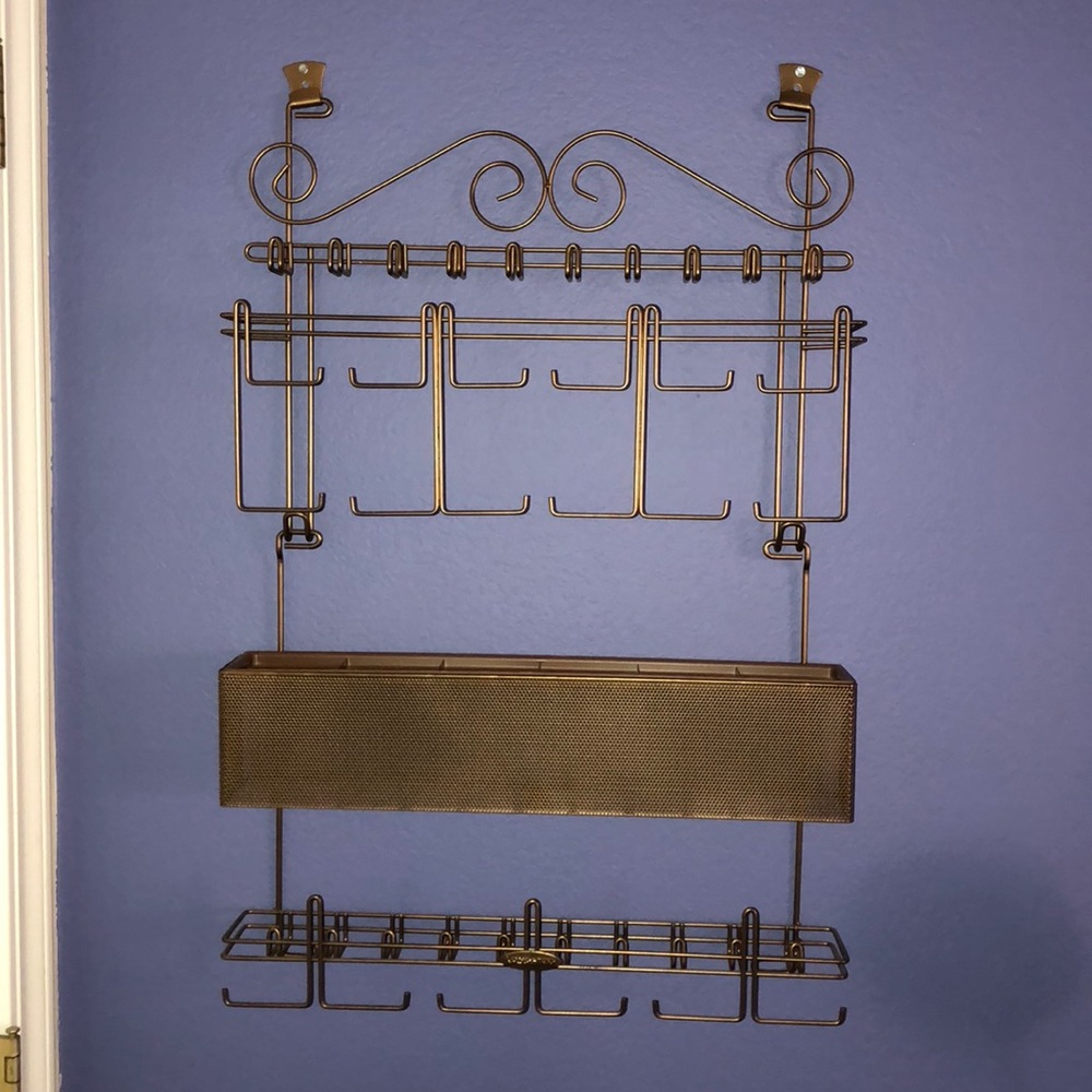 OVER-THE-DOOR JEWELRY ORGANIZER